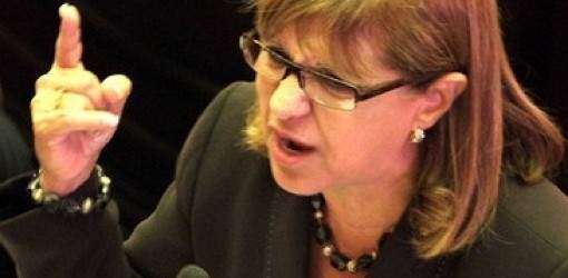 Ultimátum de senadoras a AGP para que destituya a HF