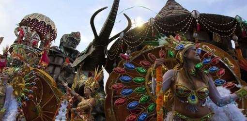 Comienzan desfiles callejeros por carnaval en Río