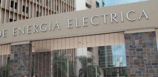 Destituyen en AEE a ‘ingeniero’ sin licencia