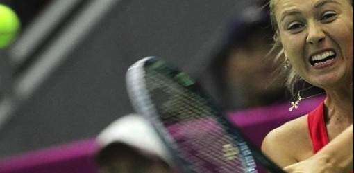 Sharapova arrolla a Soler