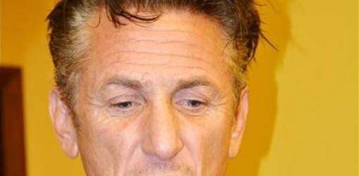 Honran en Haití a Sean Penn