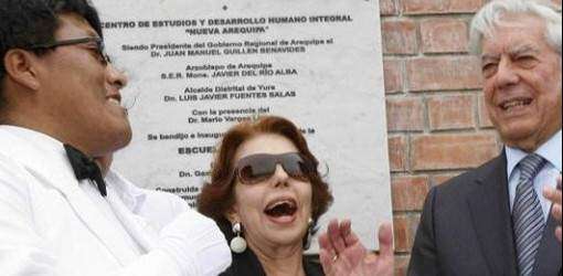 Vargas Llosa dona a Arequipa su tesoro literario