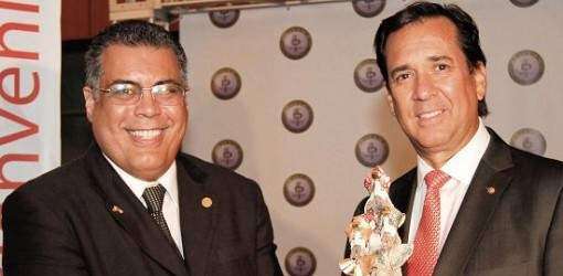 Cirujanos Dentistas reconocen a Colgate
