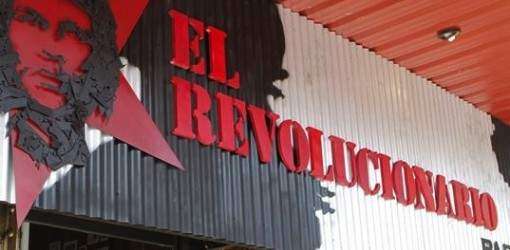 ‘El Revolucionario’, la barra de las Madres de Mayo