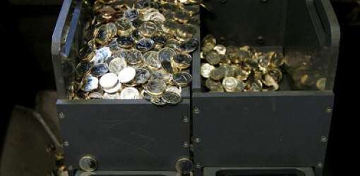 El euro baja a 1.3188 dólares