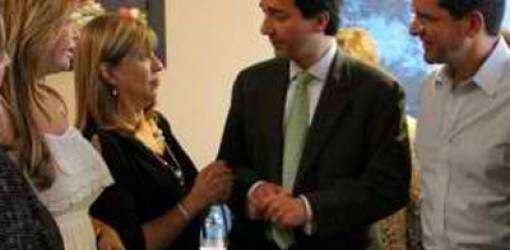 Fortuño discute estrategias con candidatas del PNP