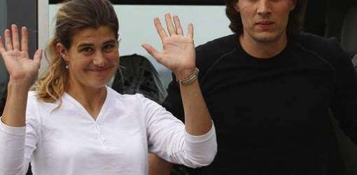 Suizos regresan a casa tras 8 meses secuestrados