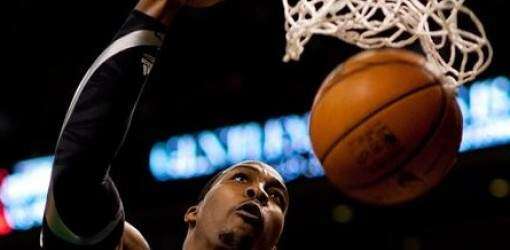 Howard permanece en Orlando