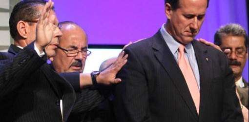 Se apuntan religiosos con Santorum por fondos federales (galería)