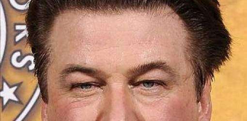 Detienen actriz por acosar a Alec Baldwin