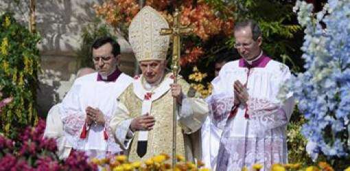 Fin de violencia en Siria y ayuden refugiados, pide el Papa