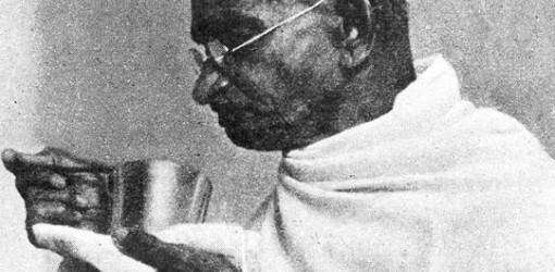 Subastan brizna de hierba con sangre de Gandhi