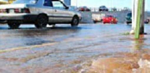Río Piedras nada: Explota tubería de agua en Bda. Venezuela