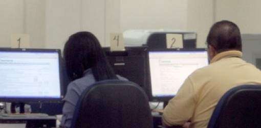 El empleo privado hace crisis y el gobierno manipula los números