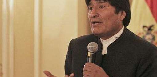 Evo regaña a periodistas en su día