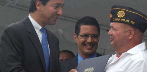 Fortuño rinde homenaje a soldados muertos en batalla