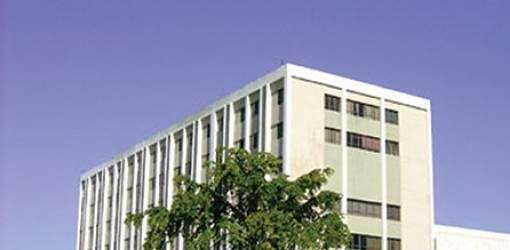 Investigan muerte en cuartel policía de un arrestado anoche