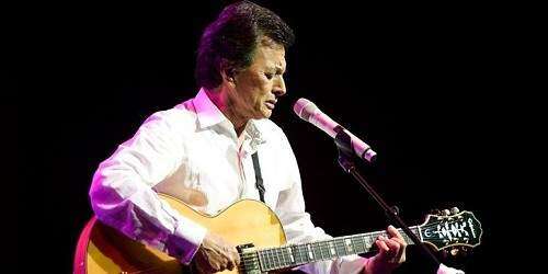 Internan a Palito Ortega por dolor en el pecho