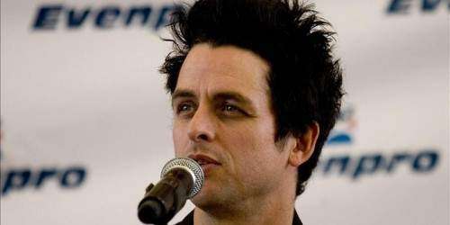 Cantante de Green Day se somete a tratamiento por abuso de sustancias