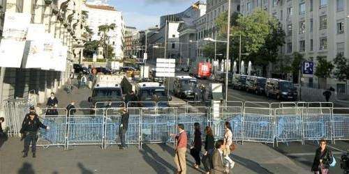 Policía bloquea accesos al Parlamento español por las protestas
