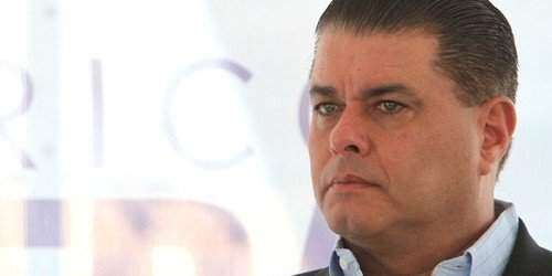 Santini se niega a enfrentar la evidencia