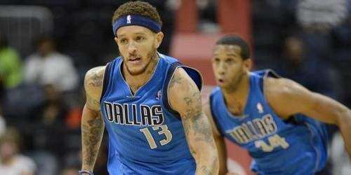 Los Lakers decepcionan en su estreno ante unos mermados Mavericks