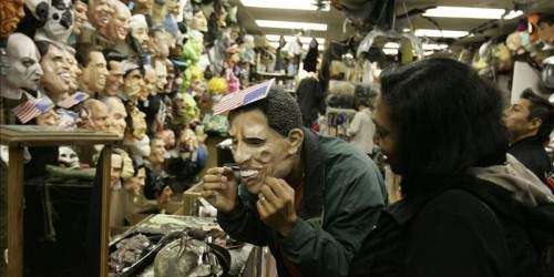 Obama y Romney empatados en venta de máscaras