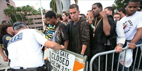 Baja el desempleo en Estados Unidos