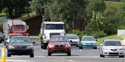 Semi pesado el flujo vehicular en casi todas las calles