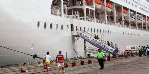 Medicados 2,800 ocupantes de un crucero por meningitis