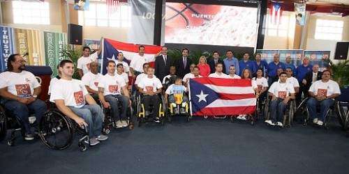 Fortuño abandera delegación de básquet en silla de ruedas