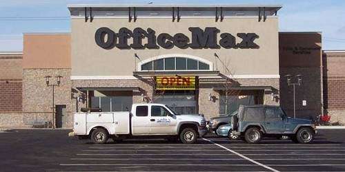 OfficeMax amplía oferta de productos locales