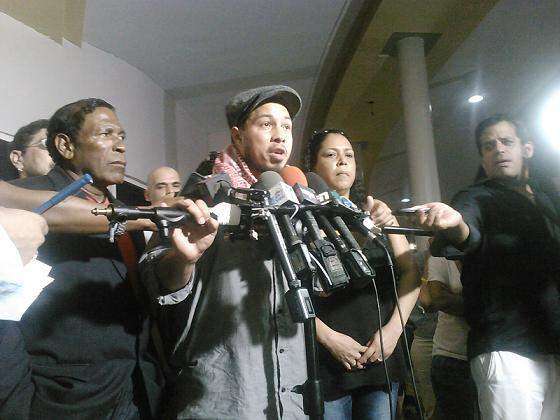 Madre de Camacho inclinada a desconectarlo, un hijo se opone