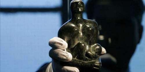 Polémica por una escultura de Henry Moore