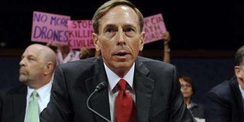 Exdirector de la CIA informa al Congreso del atentado de Bengasi