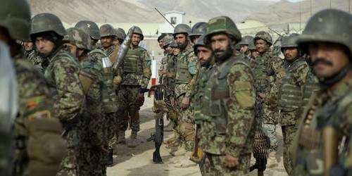 Más de mil soldados afganos fallecieron en 2012, según ministerio de Defens