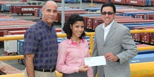 Crowley Maritime beca a estudiante de UPR