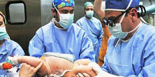 Separan con éxito a siamesas chilenas tras 16 horas de operación