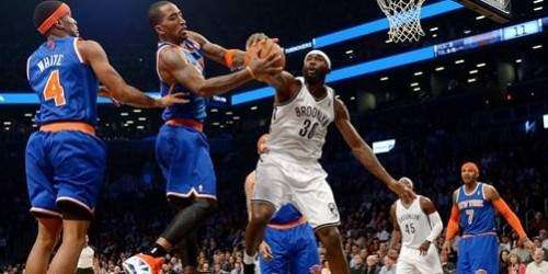 NBA: Sigue el abuso de Carmelo Anthony