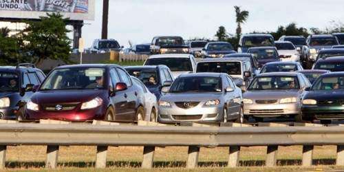 Pavimento mojado retrasa el tránsito