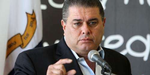 Reaparece Santini y se defiende por vincularlo a las drogas