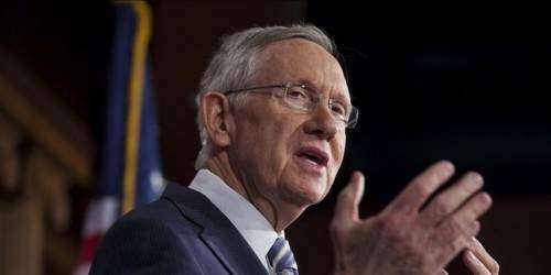 Estados Unidos va hacia un abismo fiscal, según líder demócrata