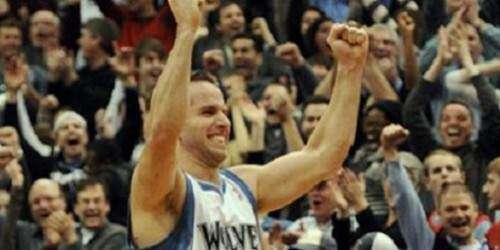 Barea y Love guían a los Wolves a cómoda victoria frente a los Cavs