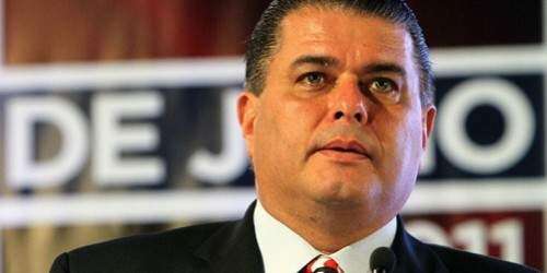 Santini ni limpia ni deja limpiar