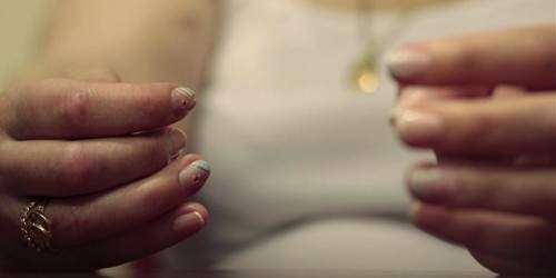 Médicos practican primer trasplante de mano en el Reino Unido