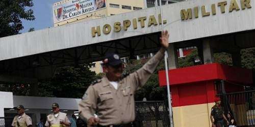 Sin noticias, Chávez cumple 24 horas en el hospital