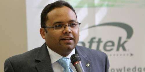 Sec. del DE defiende cuestionable evaluación de libros