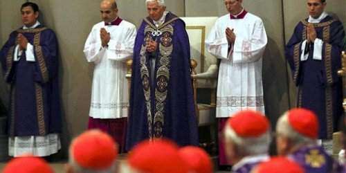 Benedicto XVI se despide de sacerdotes de Roma