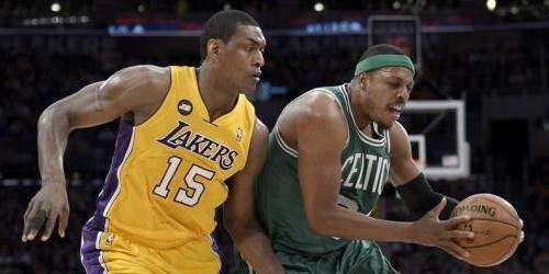 Resumen NBA: Howard lidera victoria con dedicatoria al cielo