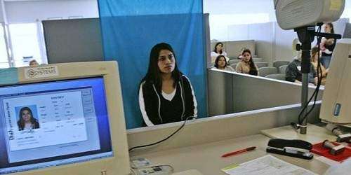 Dominicanos celebran iniciativa sobre licencias de conducir a indocumentado